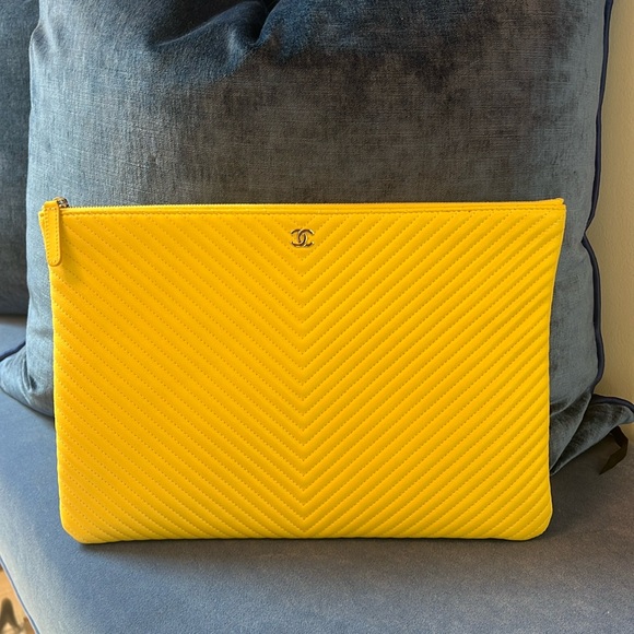 CHANEL Case Clutch Chevron Yellow AUTHENTIC - Picture 1 of 3